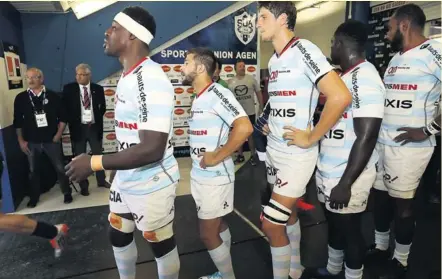  ?? Photo Icon Sport ?? Teddy Iribaren, coincé entre Yannick Nyanga et Baptiste Chouzenoux, n’est pas vraiment le profil type du joueur de Top 14. Cela ne l’empêche cependant pas d’y trouver sa place et de figurer parmi les Racingmen les plus en vue.