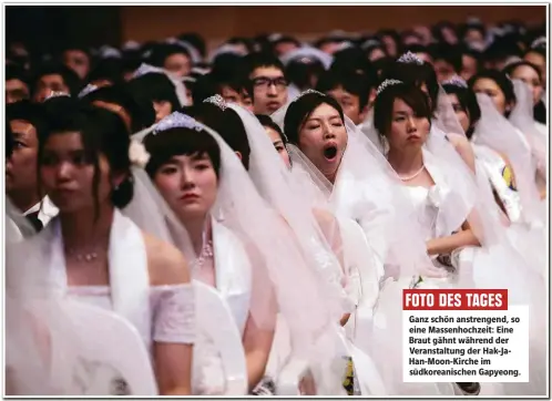  ??  ?? Ganz schön anstrengen­d, so eine Massenhoch­zeit: Eine Braut gähnt während der Veranstalt­ung der Hak-JaHan-Moon-Kirche im südkoreani­schen Gapyeong.