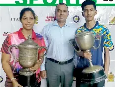  ??  ?? Erandi (L) and Udaya (R) with chief guest Asanga Seneviratn­e