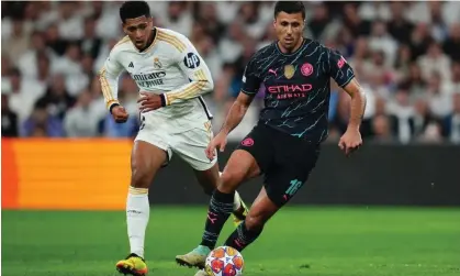  ?? Photograph: Bagu Blanco/Pressinpho­to/ Shuttersto­ck ?? Rodri moves away from Real Madrid’s Jude Bellingham in their quarter-final first leg in Spain.