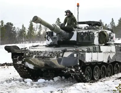  ?? ARKIVBILD: ANDERS WIKLUND ?? En finsk stridsvagn av typen Leopard 2A4 (MTB) under övningen Cold Response 2022 utanför Narvik i Nordnorge.