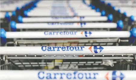  ?? PAULO WHITAKER/REUTERS ?? Couche-Tard says it would revive its takeover offer for France's Carrefour if key stakeholde­rs finally showed interest.