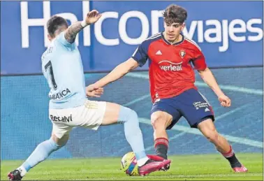  ?? ?? Abde encara a Carles Pérez en el último Osasuna-Celta, que acabó con empate a cero.