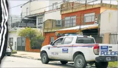  ??  ?? El 26 de agosto del año pasado el cirujano se defendió de un robo cuando salía del consultori­o. Sacó una 9mm. e hirió de muerte a Ricardo “Nunu” Krabler (izq.), de 24 años.