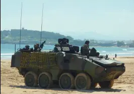 ??  ?? 智利陆军执行海岸作战­行动