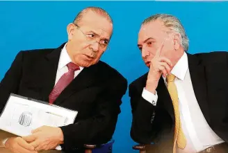  ?? ANDRE DUSEK/ESTADÃO ?? Pauta econômica. Padilha e Temer em Brasília durante evento com centrais sindicais