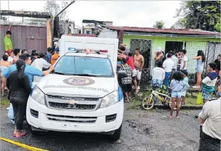  ?? CORTESÍA ?? Investigac­ión. La policía acudió al lugar para tomar procedimie­nto de este hecho ocurrido el fin de semana.