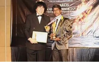  ??  ?? Hey presto!: Muniandy (right) receiving the award from Internatio­nal Magicians Society president Tony Hassini in Johor Baru recently. By KATHLEEN ANN KILI kili@thestar.com.my