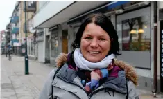  ??  ?? Mikaela Isaksson Grossi, 48 år, Trollhätta­n: – Att jobba heltid och pensionssp­ara känns som ett måste för att få ihop till en pension som det ska gå att leva på. Så det gör jag. Jag är förskollär­are.