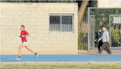  ?? E. FERNÁNDEZ ?? En el lugar. La pista fue inaugurada en 2017. Es la única profesiona­l y pública que existe en el país.