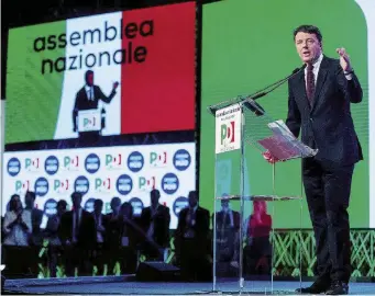  ?? LaPresse ?? Al comando Matteo Renzi sul palco dell’Assemblea del Pd di domenica scorsa