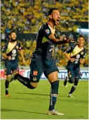  ??  ?? Aguilera marcó el segundo tanto de las Águilas ante Tigres en el 'Volcán'.