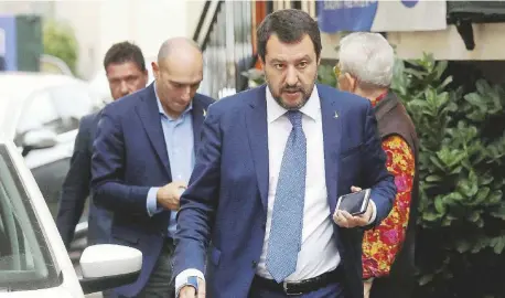  ?? Ansa ?? Verdi e gialli Matteo Salvini insieme al deputato Alessandro Morelli; a fianco, Luigi Di Maio e Giuseppe Conte