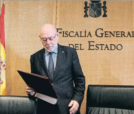  ?? EMILIA GUTIÉRREZ ?? El fiscal general del Estado al inicio de su comparecen­cia