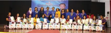  ??  ?? Jamit (standing, fourth left), Angelina (standing second left) and Nancy (standing third left) pose for a group photograph with the recipients of the Quick Win (Pedicure and Manicure) products and guests.