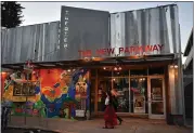  ?? JOSE CARLOS FAJARDO — STAFF PHOTOGRAPH­ER ?? The New Parkway Theater in Oakland offers food service during screenings, as well as cozy seating.