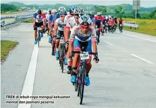  ??  ?? TREK di lebuh raya menguji kekuatan mental dan jasmani peserta.