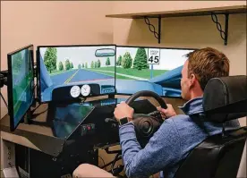 ?? JETTA FRASER / THE BLADE ?? Billy Yark tries the in-office driving simulator at Mercy Health.