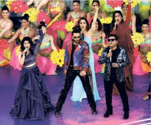  ?? SPORTZPICS / IPL ?? Starry night: Actor Ranveer Singh (middle) and music composer A. R. Rahman (right) enthrall the audience during the closing ceremony of IPL 2022 at the Narendra Modi Stadium in Ahmedabad.