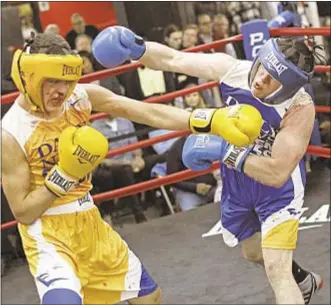  ?? KEN GOLDFIELD ?? Daniel Martinez (l.) is bloodied by Paul Rello in Golden Gloves bout at Gleason’s Gym.