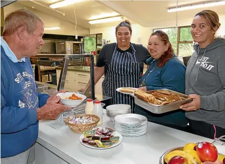  ?? JOHN HAWKINS/STUFF ?? Richard Twining being served breakfast by Murihiku Marae kitchen staff Leah Vaine, Jess Cooper and Wynetta Fisher.