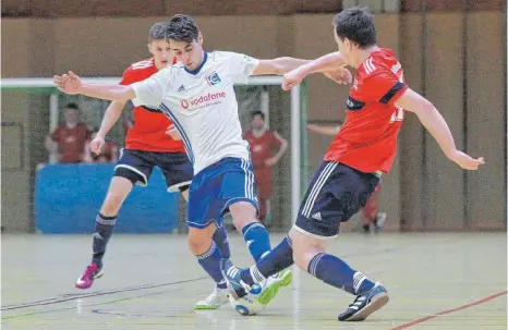  ?? FOTO: PETER SCHLIPF ?? Die Ellwanger Fußballer landeten in der heimischen Halle auf dem vorletzten Platz, stellten aber den besten Keeper.