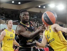  ?? (Photo Cyril Dodergny) ?? Yak Ouattara, saignant face à l’Alba Berlin, se méfie du déplacemen­t au Portel qui intervient 48h après une grosse victoire au buzzer.