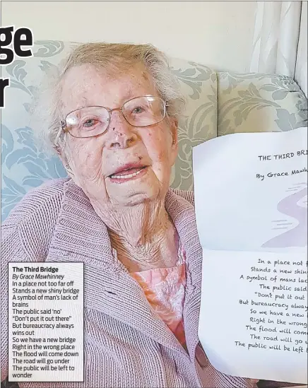  ?? PHOTO: DUBBO PHOTO NEWS/KEN SMITH ?? 97-year-old Grace Mawhinney with a copy of her poem “The Third Bridge”.