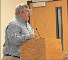  ?? / Adam Cook ?? Fort Oglethorpe Public Works and Recreation Director Jeff Long explains the need for drainage engineerin­g at Gilbert-stephenson Park during the Feb. 25 City Council meeting.
