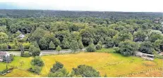  ?? FOTO: STEPHAN KÖHLEN ?? Auf der Wiese an der Hochdahler Straße legt die Stadt ein Regenrückh­altebecken an.