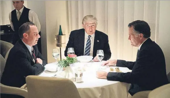  ?? EVAN VUCCI / AP ?? Trump y su jefe de gabinete, Reince Priebus, cenaron el martes con Mitt Romney (derecha), antiguo rival y ahora posible secretario de Estado