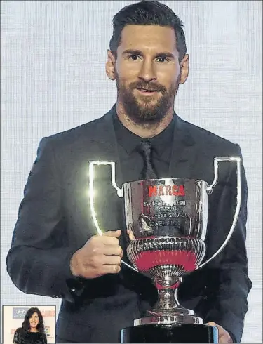  ?? FOTO: PEP MORATA ?? Leo Messi recogió ayer su quinto Pichichi y ya sólo le supera Zarra con 6. Cristina Cubero, subdirecto­ra, representó a MD.