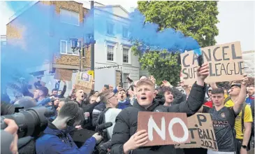  ?? AFP ?? Fans rally against the European Super League outside Chelsea’s Stamford Bridge stadium on Tuesday.