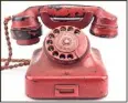  ??  ?? Le téléphone personnel d’Adolf Hitler, fabriqué par Siemens en 1943 - Estimé entre 200.000 et 300.000 dollars (186.000 et 279.000 euros)