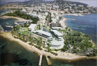  ??  ?? Cerné par un mur de pierres, le Palm Cannes imaginé par le groupe Corinthia est conçu selon une architectu­re moderne qui rompt quasi complèteme­nt avec l’ancienne. Une oasis végétalisé, à la Pointe Croisette.