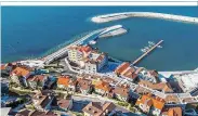  ??  ?? In der Bucht der Halbinsel Luštica Bay wird viel gebaut