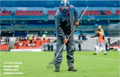  ??  ?? CUIDADO. Se han tomado varias medidas para mejorar la cancha.