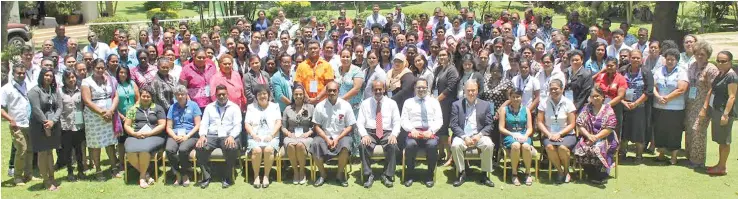  ?? Photo: VILIMONI VAGANALAU ?? Participan­ts with Minister for Employment, Productivi­ty and Industrial Relations Jone Usamate (center) at the BSP Fiji Human Resources Institute National Convention at the Warwick Fiji on Friday.