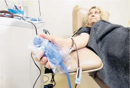  ?? STEPHEN M. DOWELL/STAFF PHOTOGRAPH­ER ?? Elly Kennedy gives blood as an “Act of Love and Kindness” for Pulse victims at OneBlood in Orlando on Tuesday. The nonprofit One Orlando Alliance organized the movement, which mobilized volunteers to give time in honor of victims.