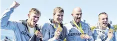  ?? Foto: Sören Stache, dpa ?? Großer Jubel bei den deutschen Ruderern (von links): Karl Schulze, Philipp Wende, Lauritz Schoof und Hans Gruhne gewannen olympische­s Gold.