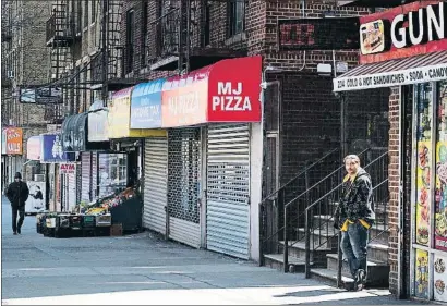  ?? JUSTIN LANE / EFE ?? Persianas bajadas en el barrio del Bronx, en Nueva York