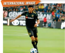  ??  ?? Vela conduce el balón en un encuentro de Los Angeles FC, en la MLS.