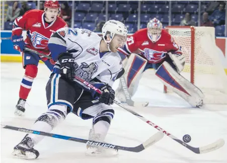  ??  ?? Royals forward Noah Gregor tries to cut in front of Chiefs goaltender Dawson Weatherill on Wednesday night.