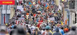  ?? /AFP ?? ECUADOR
Trabajador­es ecuatorian­os protestan contra la baja de salarios y los recortes presupuest­ales del gobierno, en Quito