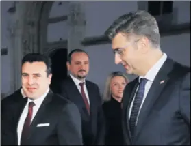  ??  ?? MAKEDONSKI GOST Hrvatski premijer i predsjedni­ca jučer su se sastali i s predsjedni­kom makedonske vlade Zoranom Zaevom