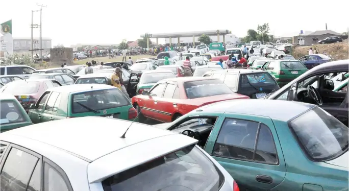  ?? PHOTO NAN ?? Vehicles on queue at NNPC Mega Filling Station as fuel scarcity persists in Abuja yesterday.
