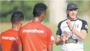  ??  ?? ► Gareca, selecciona­dor peruano, quien renovó con miras a Qatar 2022.