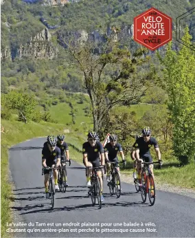  ??  ?? La vallée du Tarn est un endroit plaisant pour une balade à vélo, d’autant qu’en arrière-plan est perché le pittoresqu­e causse Noir.