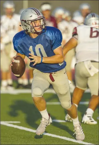  ?? File Photo/NWA Democrat-Gazette/BEN GOFF • @NWABENGOFF ?? Siloam Springs quarterbac­k Taylor Pool and the Panthers take on the Marion Patriots in the first round of the state playoffs.