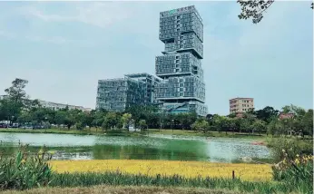  ?? PROVIDED TO CHINA DAILY ?? A green building at Shenzhen Internatio­nal Low-Carbon City in Shenzhen, Guangdong province, is among those in the city that uses sustainabl­e energy sources.